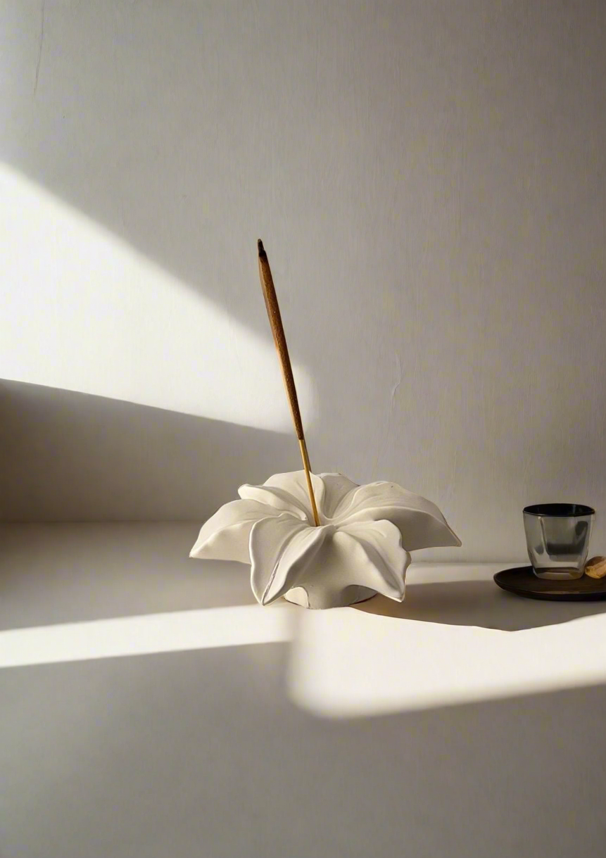 Lilly flower Incense holder, custom colours effects | Handmade | Jesmonite | Incense trays | Neutral home Decor and gifts.